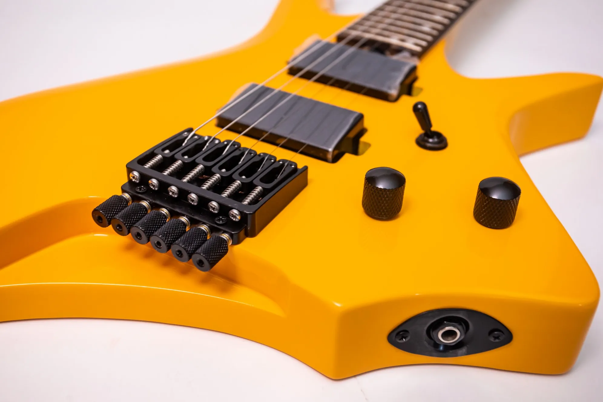 In stock. Can be shipped when placed. High quality yellow headless 6 string electric guitar. Factory direct. Can be customized.