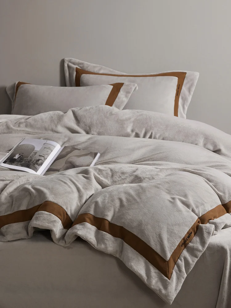 

Customizable Simple Milk Fleece Four-piece 2025 New Coral Fleece Quilt Cover Bedding