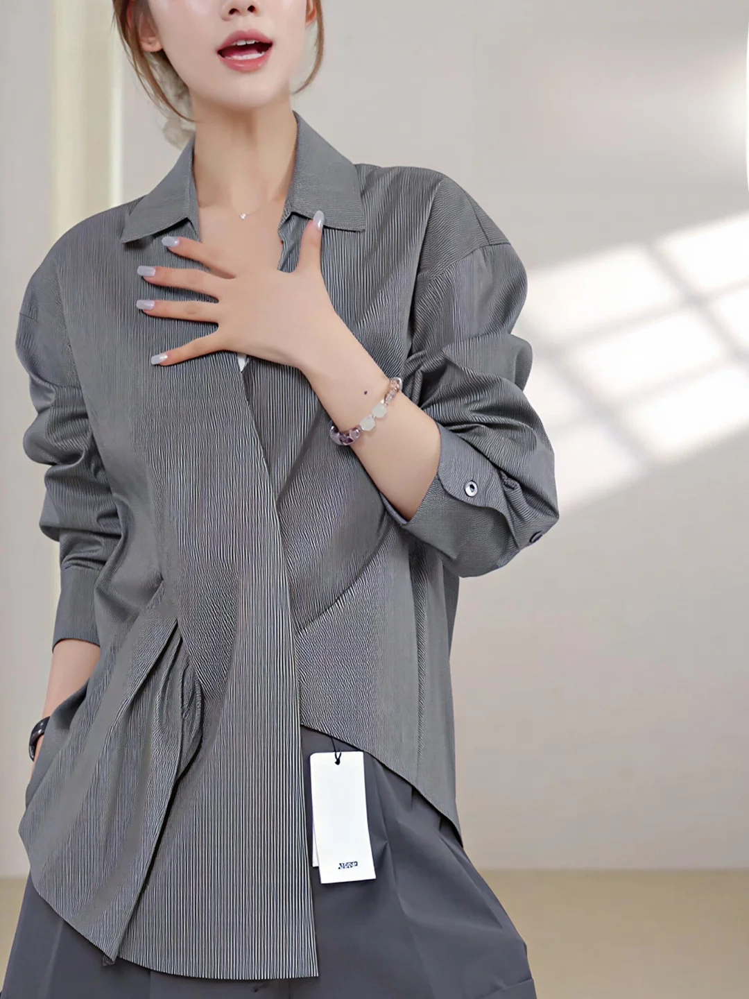 

Весна 2026: Модный универсальный топ с асимметричным дизайном и длинным рукавом для женщин, корейский стиль, приталенный крой, дышащий материал.