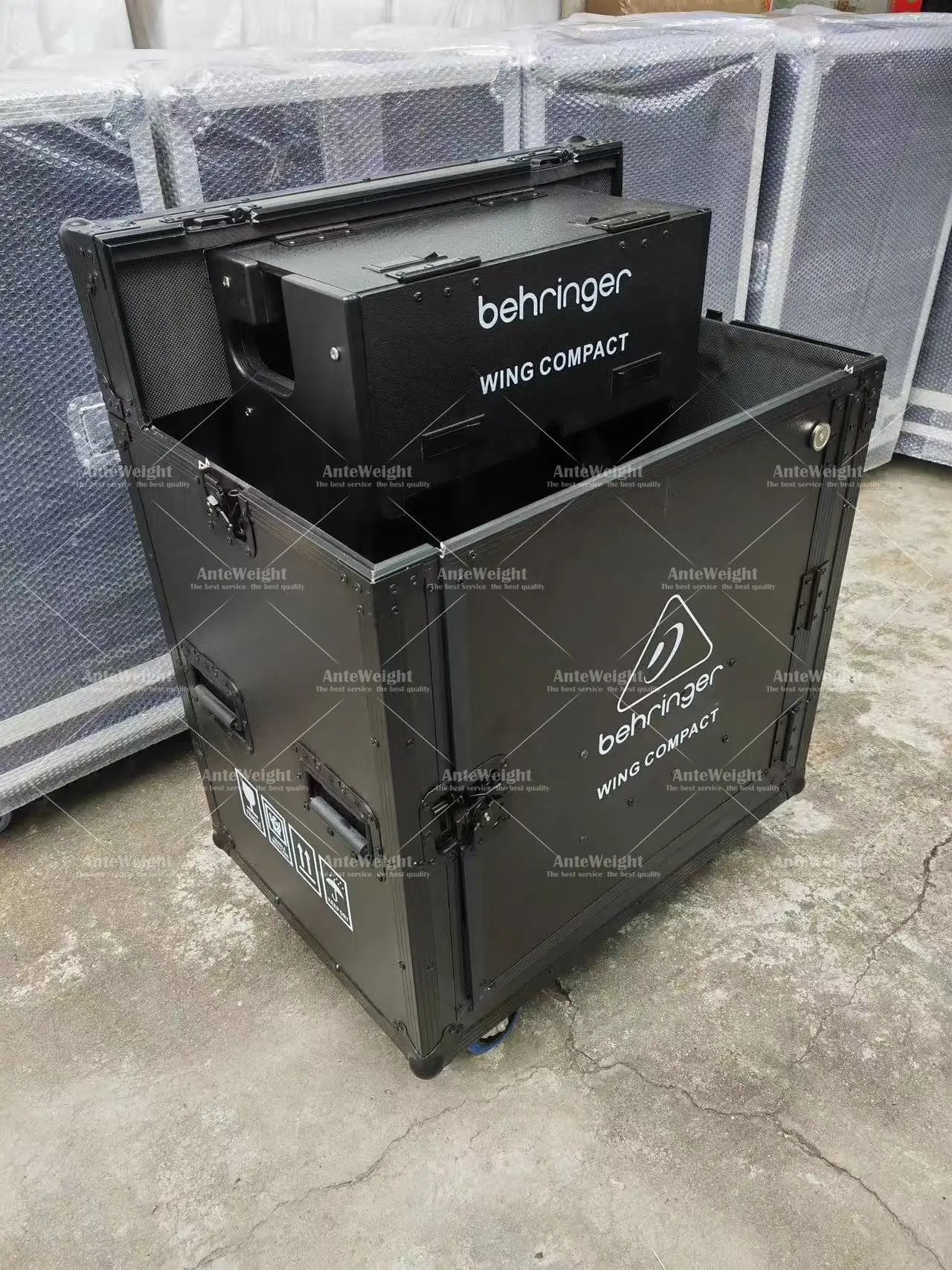 Custom Behringer Wing Compact Hydraulic Flight Case
