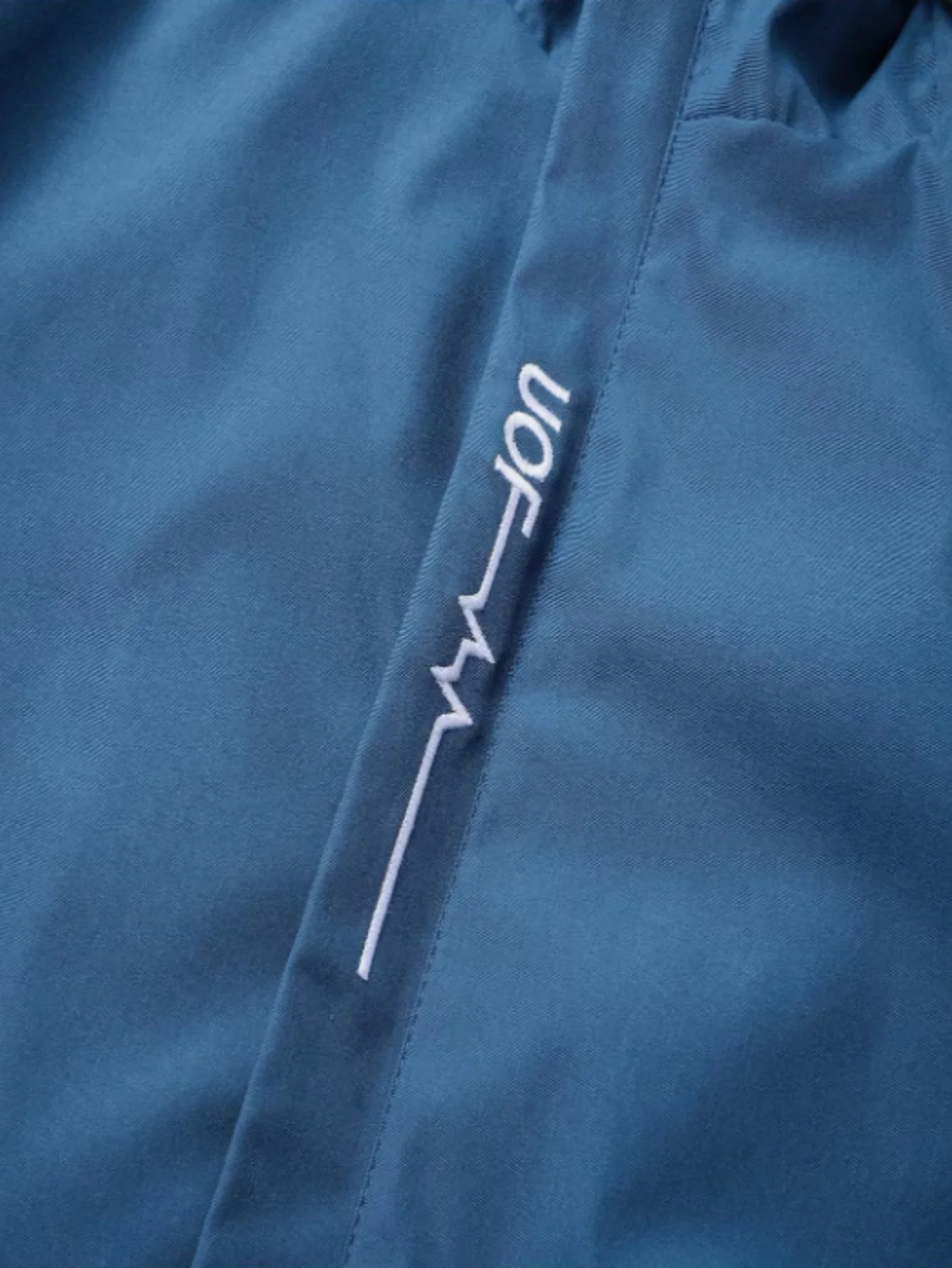 2026 Ganzjahres-Universal-Mode Outdoor-Sport-Abenteuer-Jacke mit Reißverschluss und Kapuze, Taschen, für den täglichen Spaziergang, Herren-Freizeit-Oberteil mit Print – Detail 3