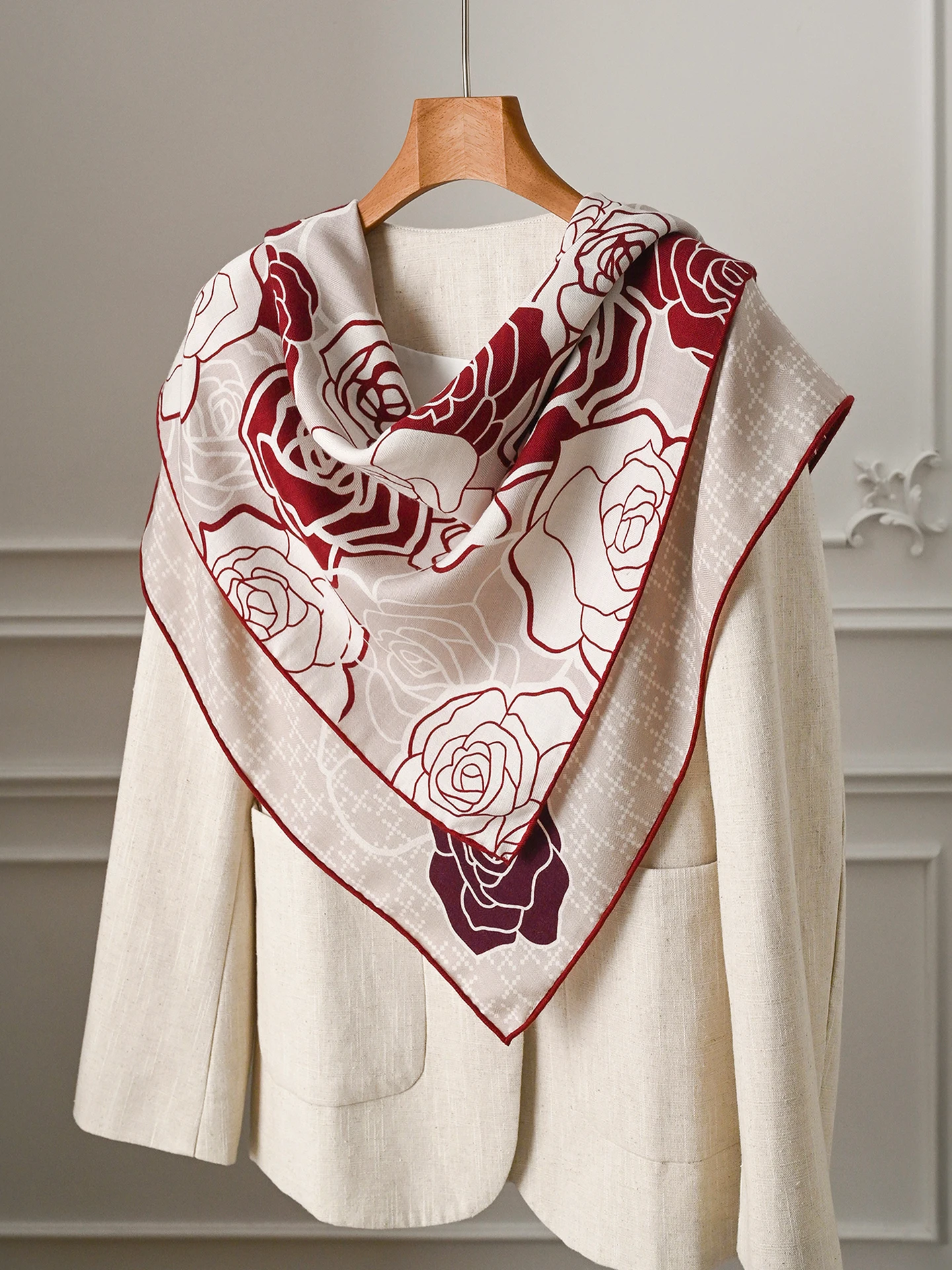 Echarpe-en-soie-et-laine-pour-femme-nouvelle-collection-printemps-2026-legere-de-luxe-triangulaire-haut-de-gamme-modele-fin-accessoire-de-mode