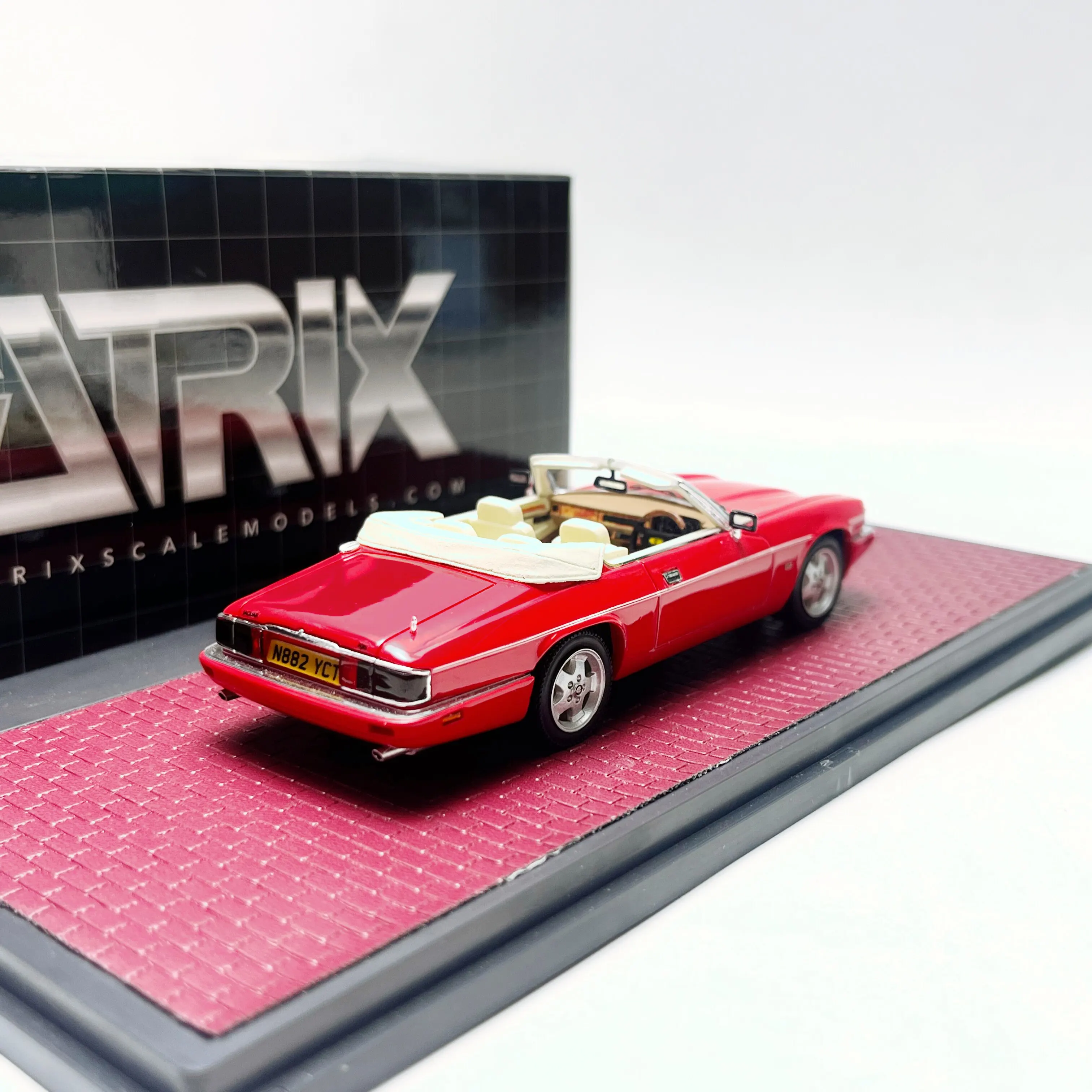 

MATRIX 1/43 Scale Jaguar XJS 4.0 Red Resin Car Model