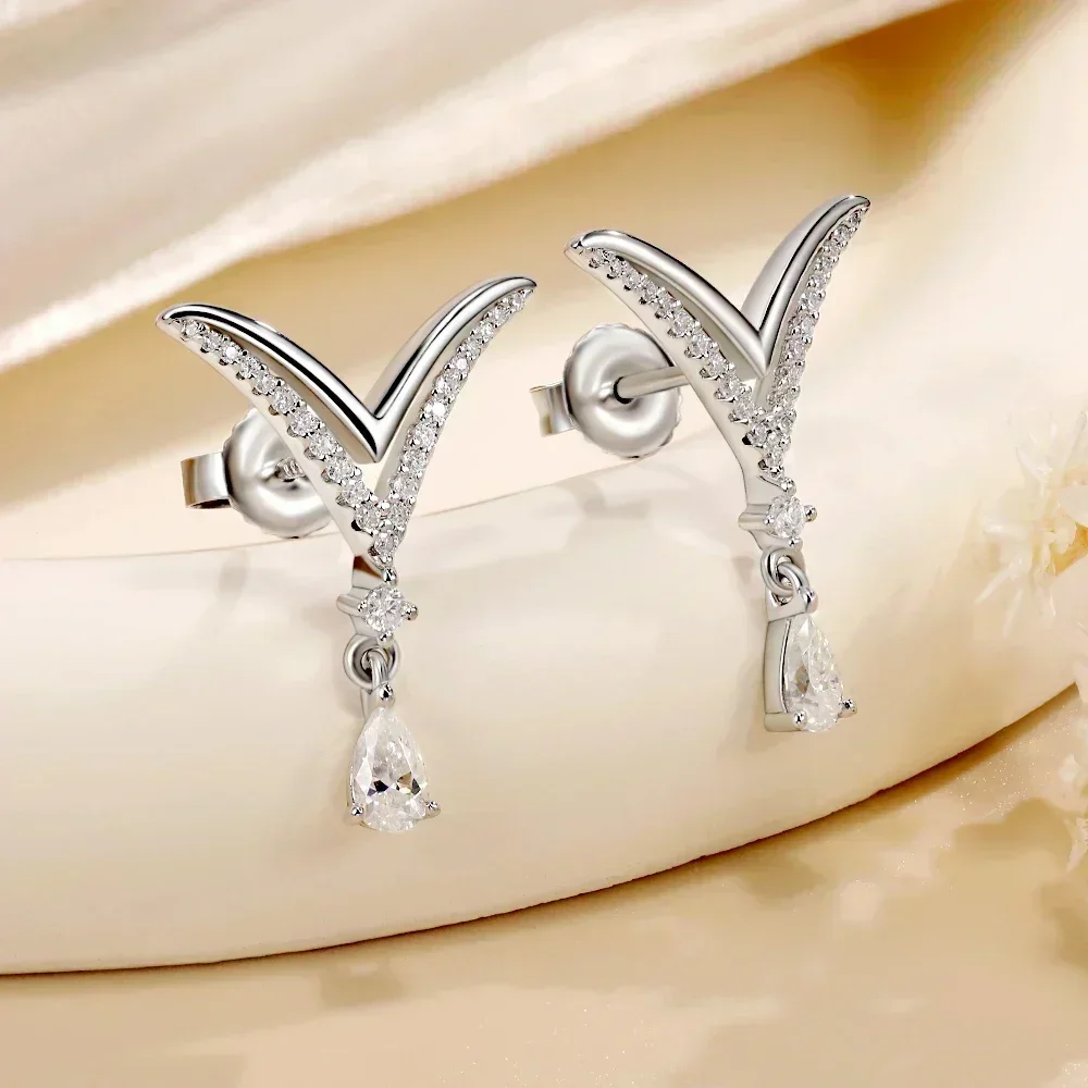 

LinkerLove Moissanite Water Drop Pendant Earrings for Women 0.7ct Diamond Dangle Earring S925 Sterling Silver Stud Earrings Gift