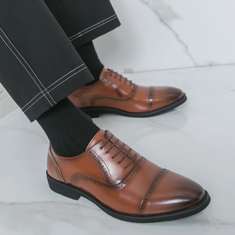 Fashion Brand Men's Pointed Banquet Wedding Business Oxford Shoes 2026 Classic Men's Comfortable Lace Up Blok Carved Derby Shoes