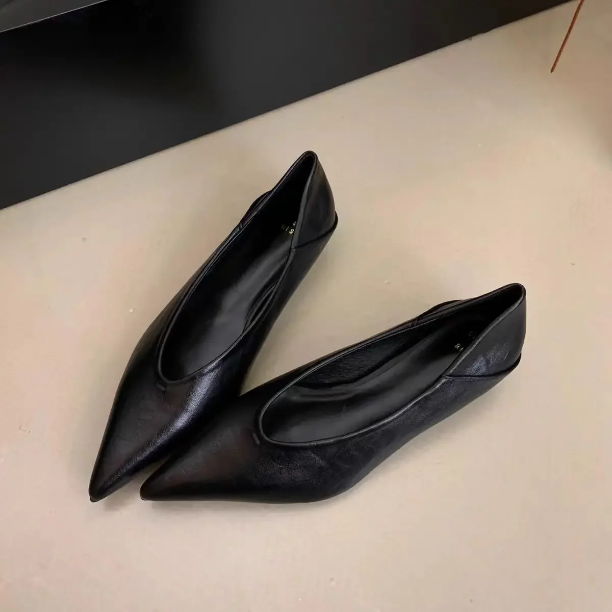 2026 Neue Marken-Damenpumps Elegante Dünne High Heels Modische Spitze Flache Slip-On Schuhe – Detail 4