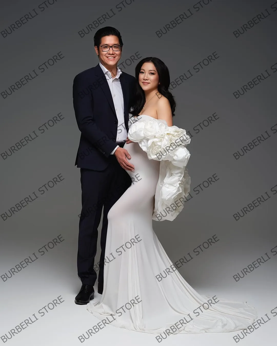 エレガントな花柄マタニティドレス 大きな花のディテール ストラップレス スパンデックス マーメイド 妊婦 ガウン 特別な日のドレス