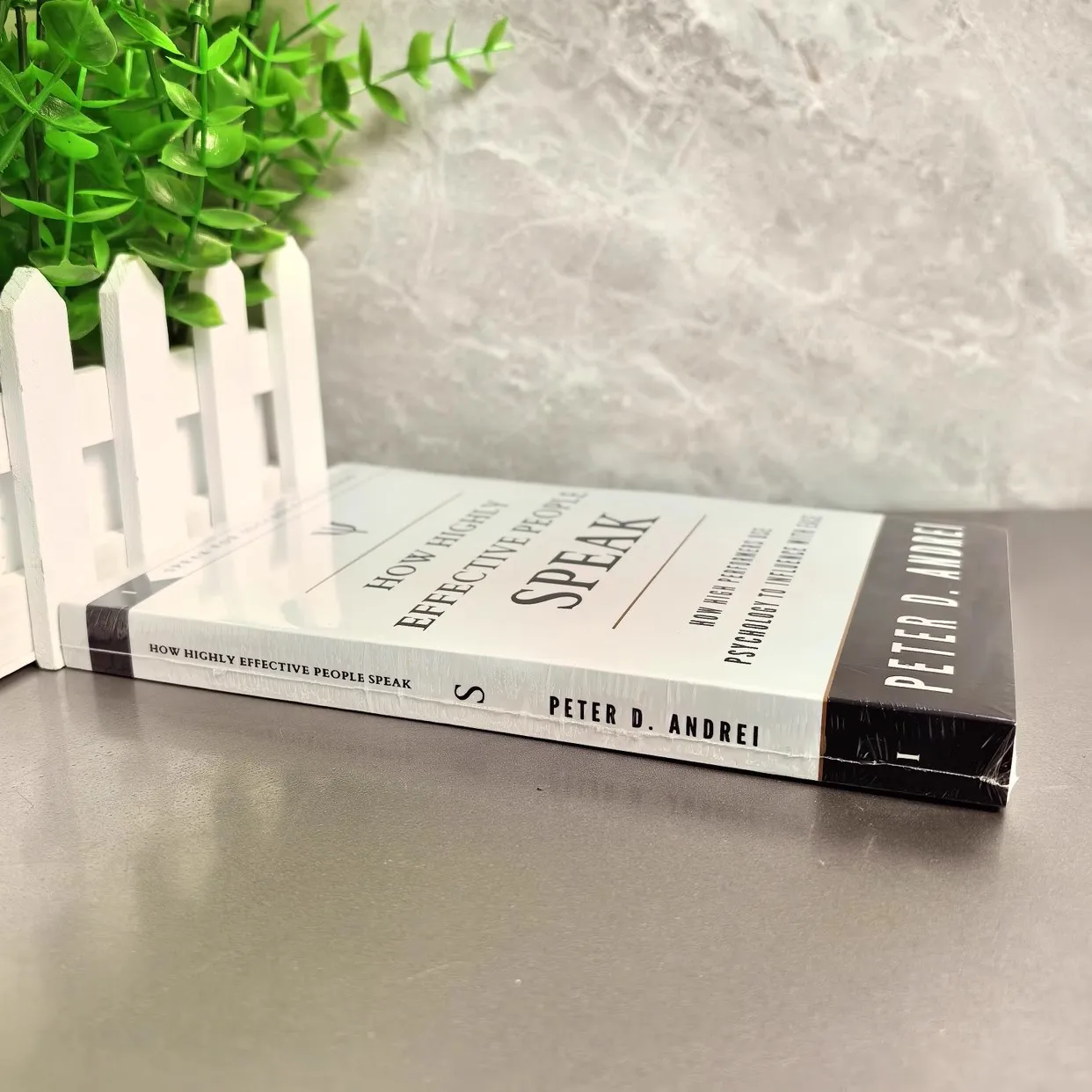 How Highly Effective People Speak: How High Performers Use Psychology to Influence With Ease English Book