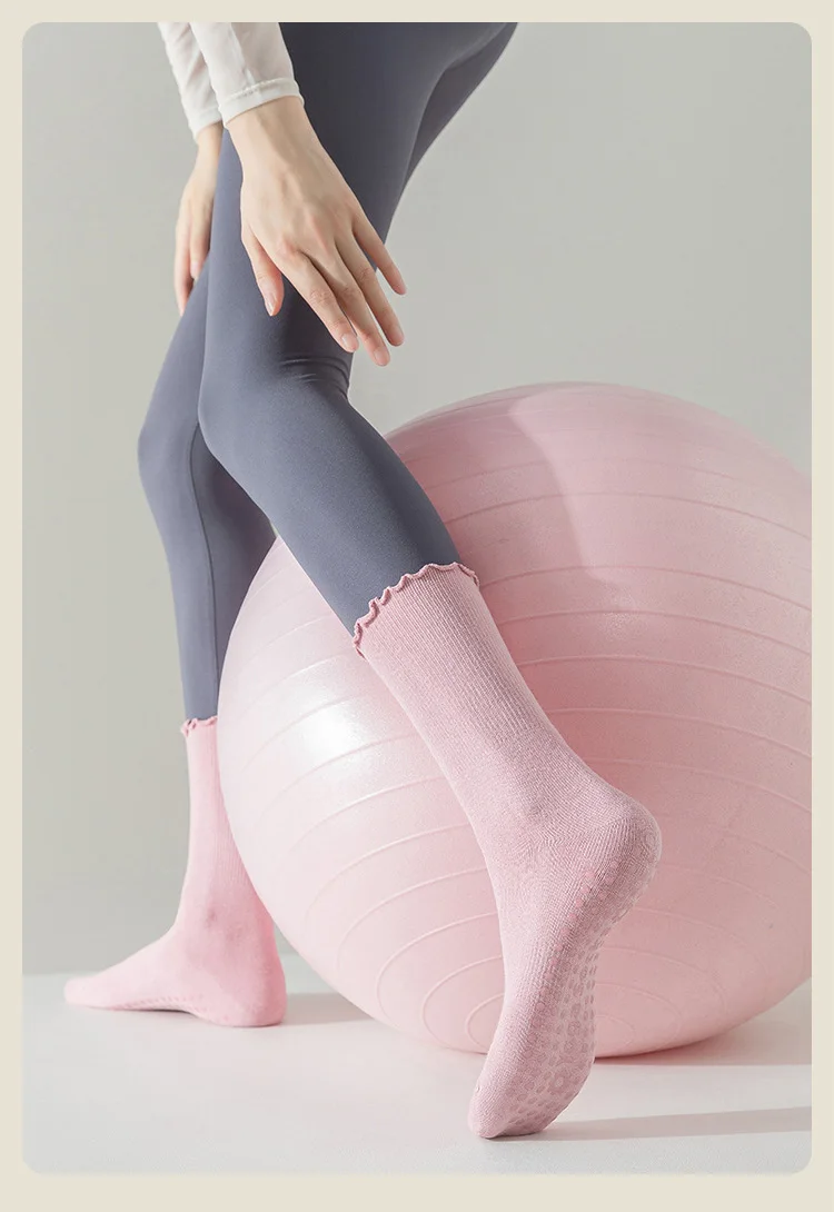 3 Paar Yoga-Socken für Damen, aus reiner Baumwolle, knöchelhoch, einfarbig, mit rutschfester Sohle, ideal für Pilates, mit Rüschen, atmungsaktiv, für Sport, Fitness und zum Tragen auf dem Boden. – Detail 9