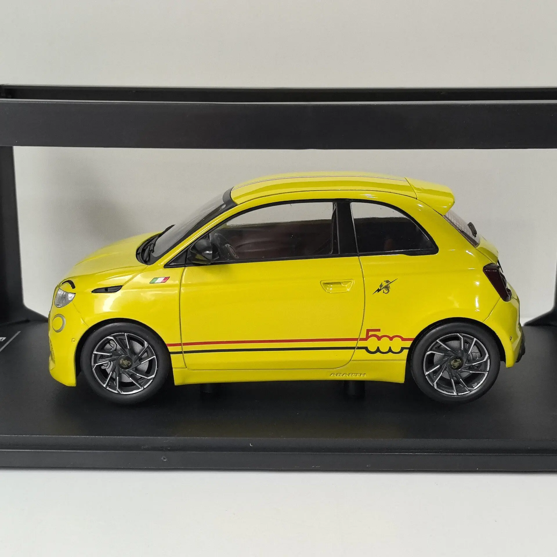 Paint Surface Defects Diecast IXO 1/18 Scale FIAT ABARTH 500E 2024 42 Alloy Car Model