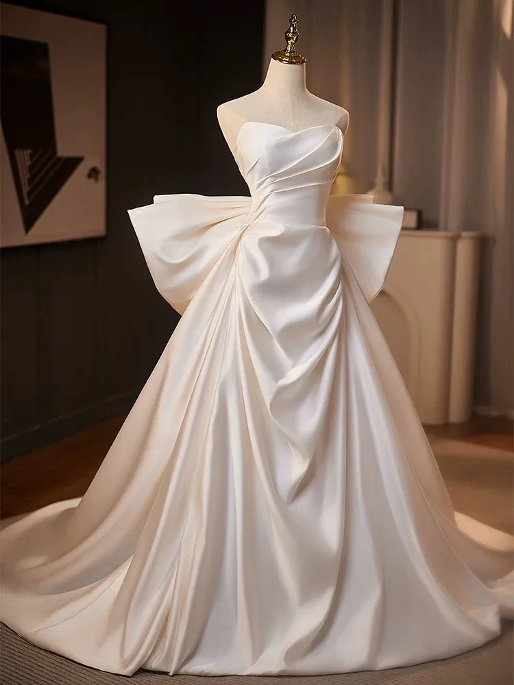 

Customized Soft High Quality Dreamy Strapless Wedding Dress Satin Chapel Train Bridal Party Lace Up Back Bridal Gowns