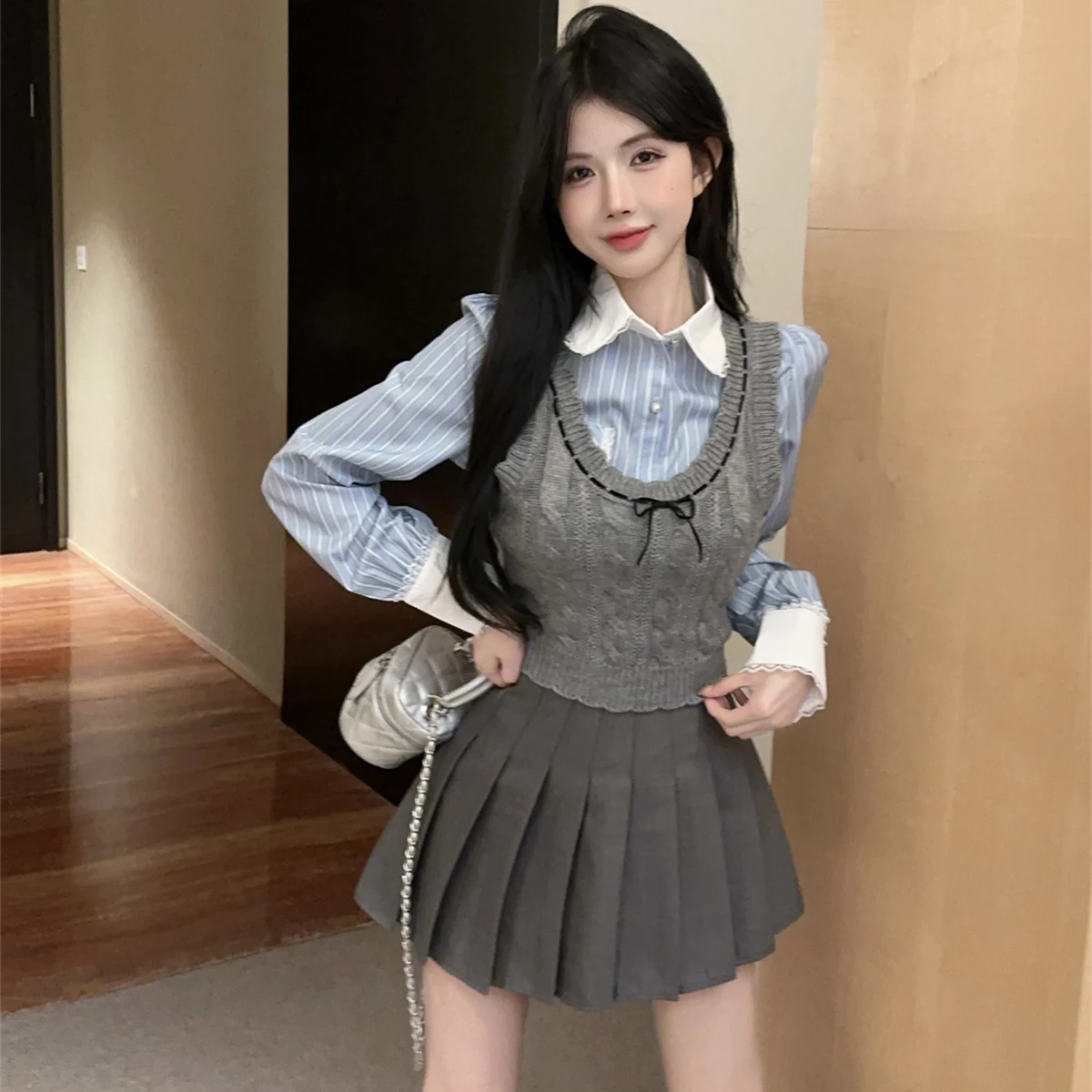 

Корейский Sle Jk orm Set College Sle ey Вязаный жилет Полосатая плиссированная юбка inst Осень Зима Новое поступление Женская фас...