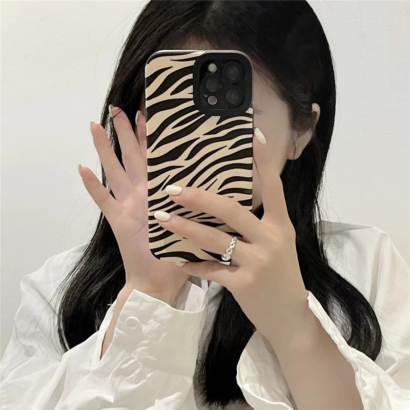 Luxury Wrinkle Zebra Pattern Phone Case For iPhone 11 12 13 14 Pro Max 14Plus 7 8 Plus X XR XS Max Soft Cover Protecion Shell