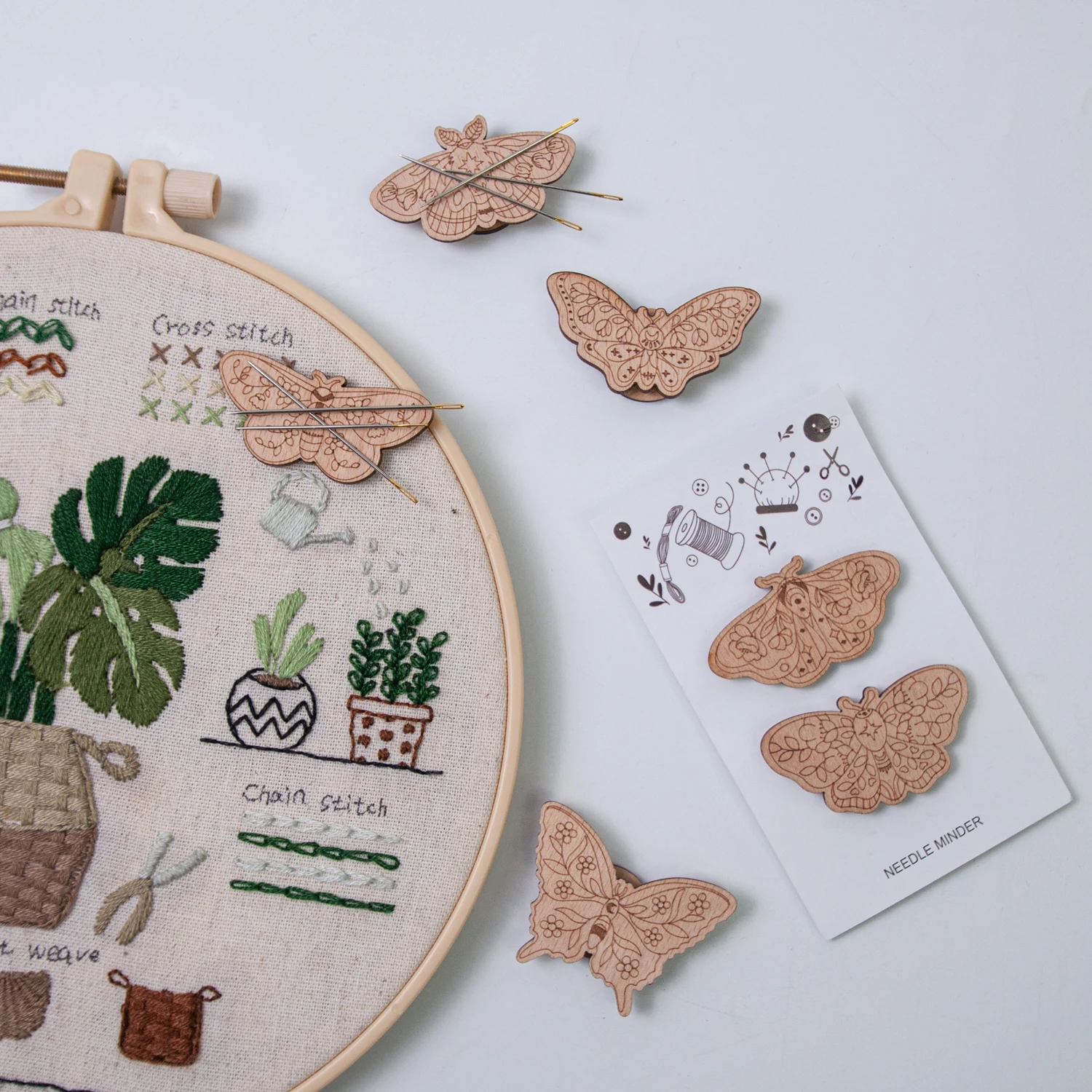 ที่ใส่เข็มแม่เหล็กรูปผีเสื้อที่ทำจากไม้เหมาะสำหรับงานปักงานปักครอสติชสะดวกและทันสมัย