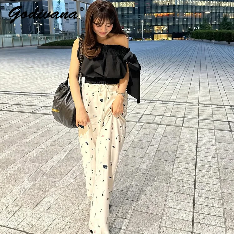 Japanese New Summer Women's Personalized Off-the-shoulder Pleated Fungus Bow Asymmetrical Short Top Black and White Shirt Blouse