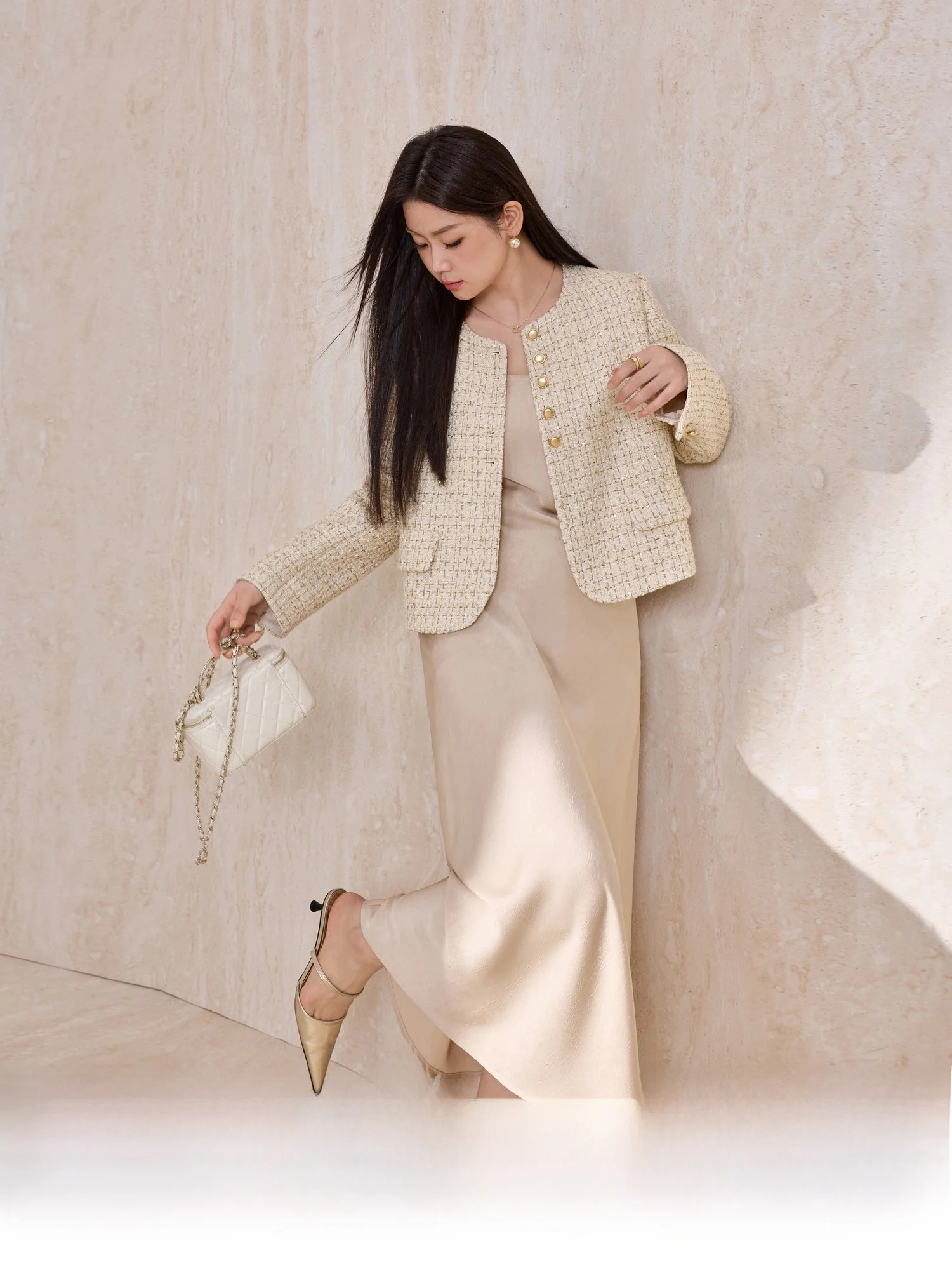 

Ele Large Size Women's Gold-Embroidered Floral Lace Jaet And Dr Set by Blue Language A-Line Skirt Long Sve round ...