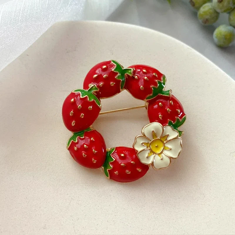 Vintage French Refreshing Style Strawberry Drop Enamel Anti-slip Brooch Stud Earrings Luxury Designer Clothing Women Enamel Pin