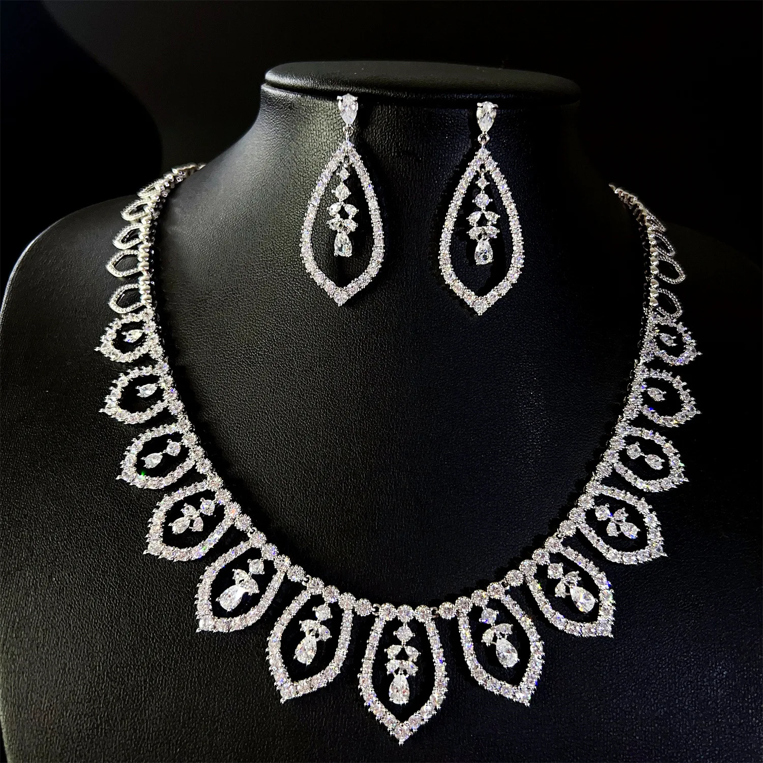 

Vintage gorgeous sliver color jewelry women necklace earrings dazzling dress decoration suitable for wedding prom gift M-823