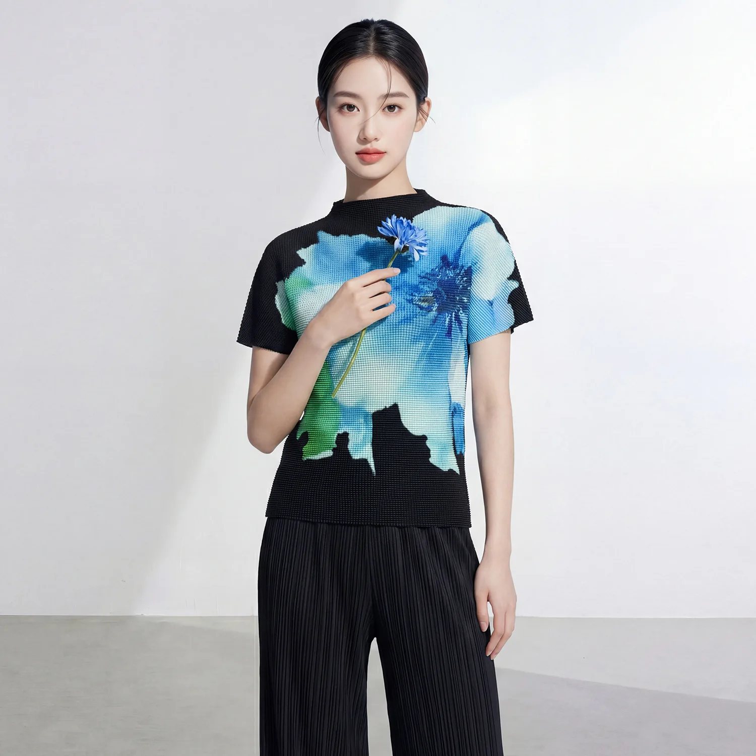 

Miyake Cornrow Top Women's Design Fashionable Half Turtleneck Short-sleeved Loose Floral Print Versatile T-shirt