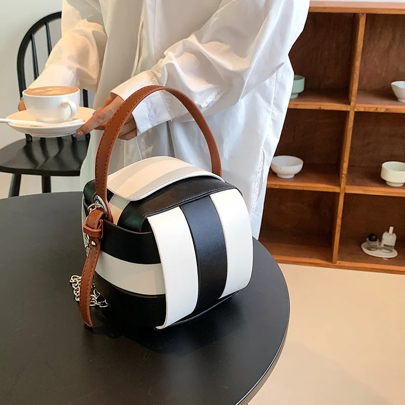 2024 Small square handbag trend personality daily women's simple single shoulder cross-body bag women's woven bag