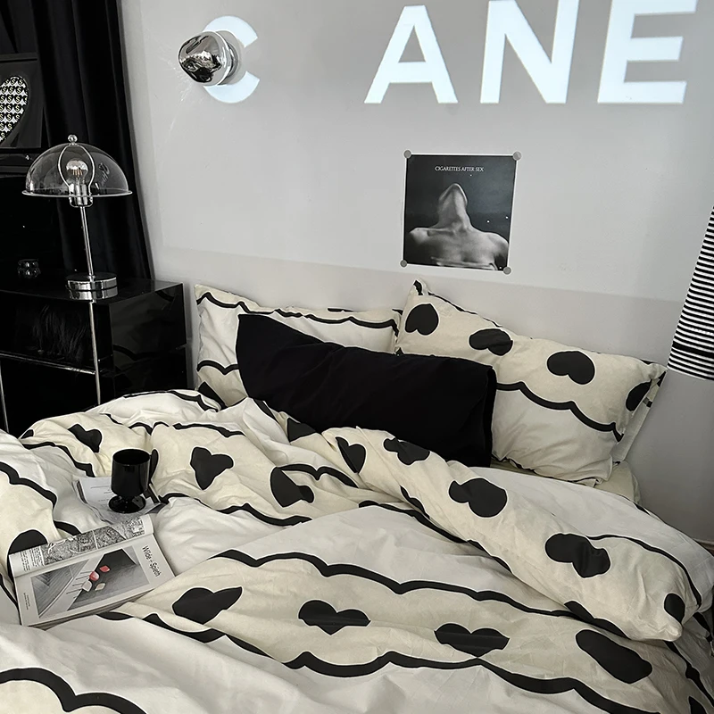 Black and White Love Heart Bed Cover Sets and Bed Sheet Pillowcase Single Twin Queen Size Simple Adult Bedding Linens NO Filling