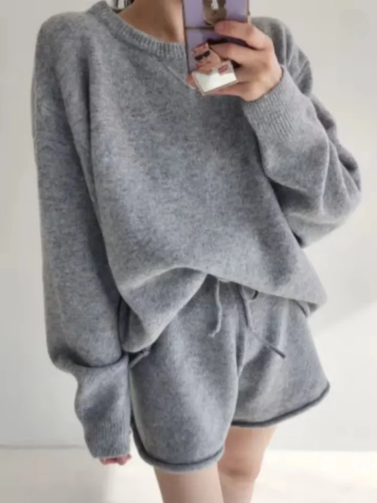Koreanisches zweiteiliges Pullover-Set für Damen, Vintage-Strickpullover + lässige Shorts, einfarbige Herbst-Winter-Outfits für Frauen
