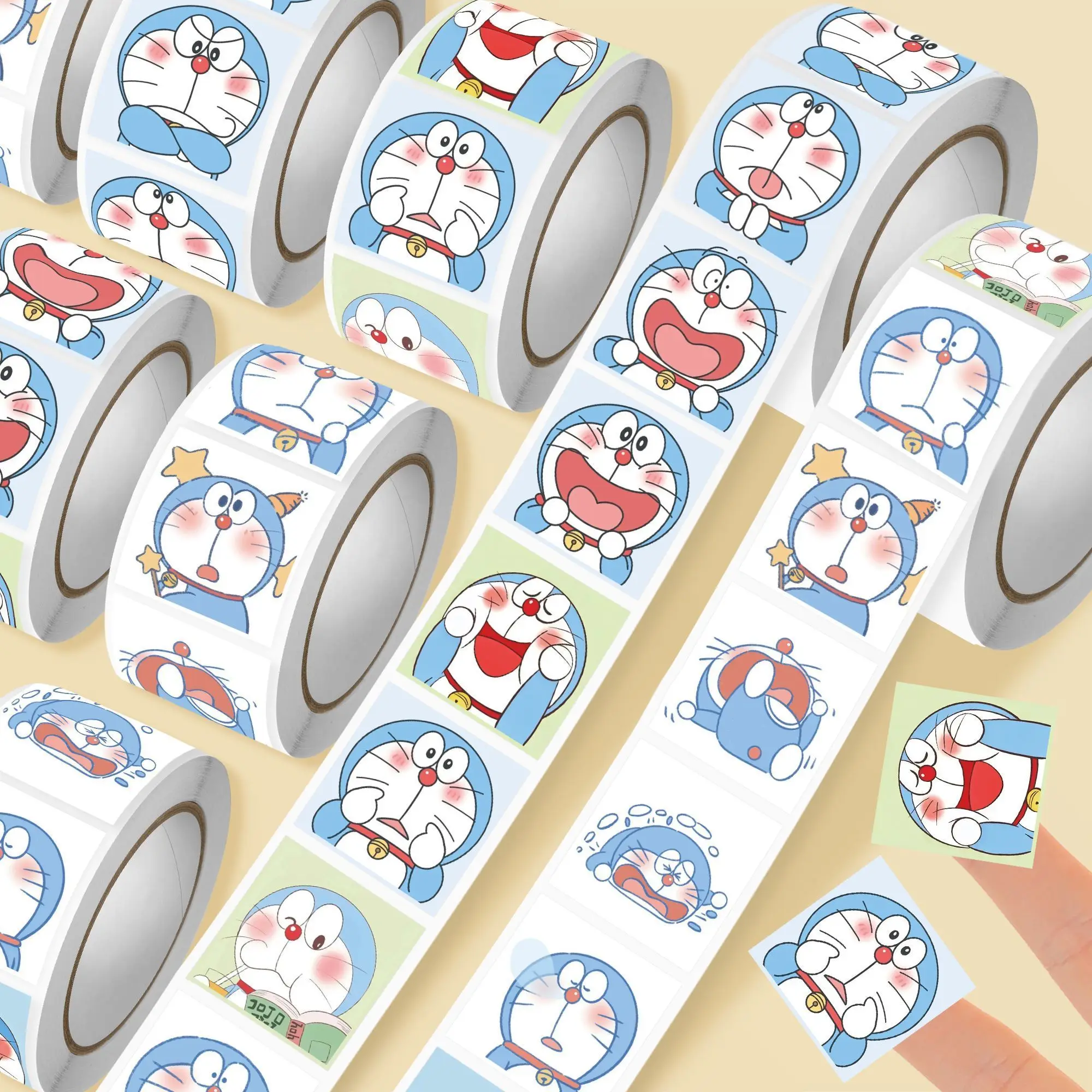 Un rollo de pegatinas de un lindo gato redondo y gordito de color azul, estilo anime clásico, perfecto para decorar teléfonos y computadoras portátiles, un regalo lindo y divertido.