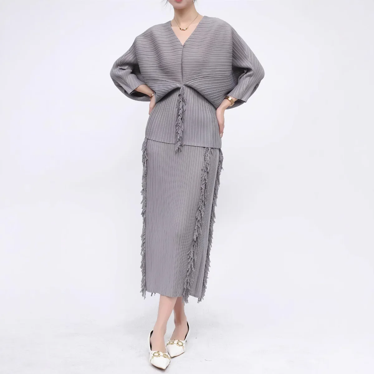 Miyake Pleats Spring 2025 New Loose Bat Sleeves V-Neck Waist Skinny with Fringed Skirt Set