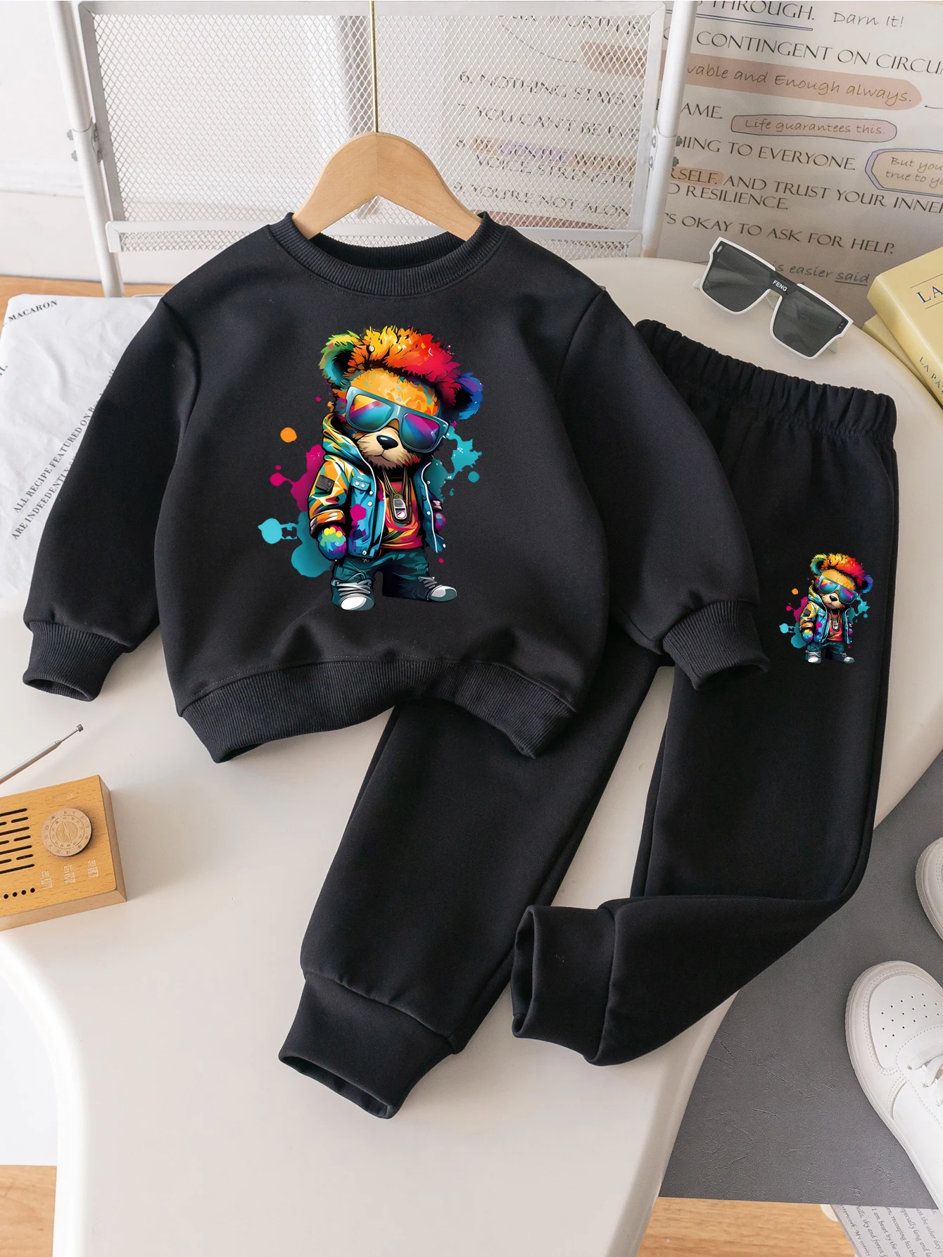 

Модный комплект для мальчиков с толстовкой и брюками с принтом плюшевого мишки, комплект из двух предметов, осенняя удобная модная одежда для мальчиков, 2 шт.