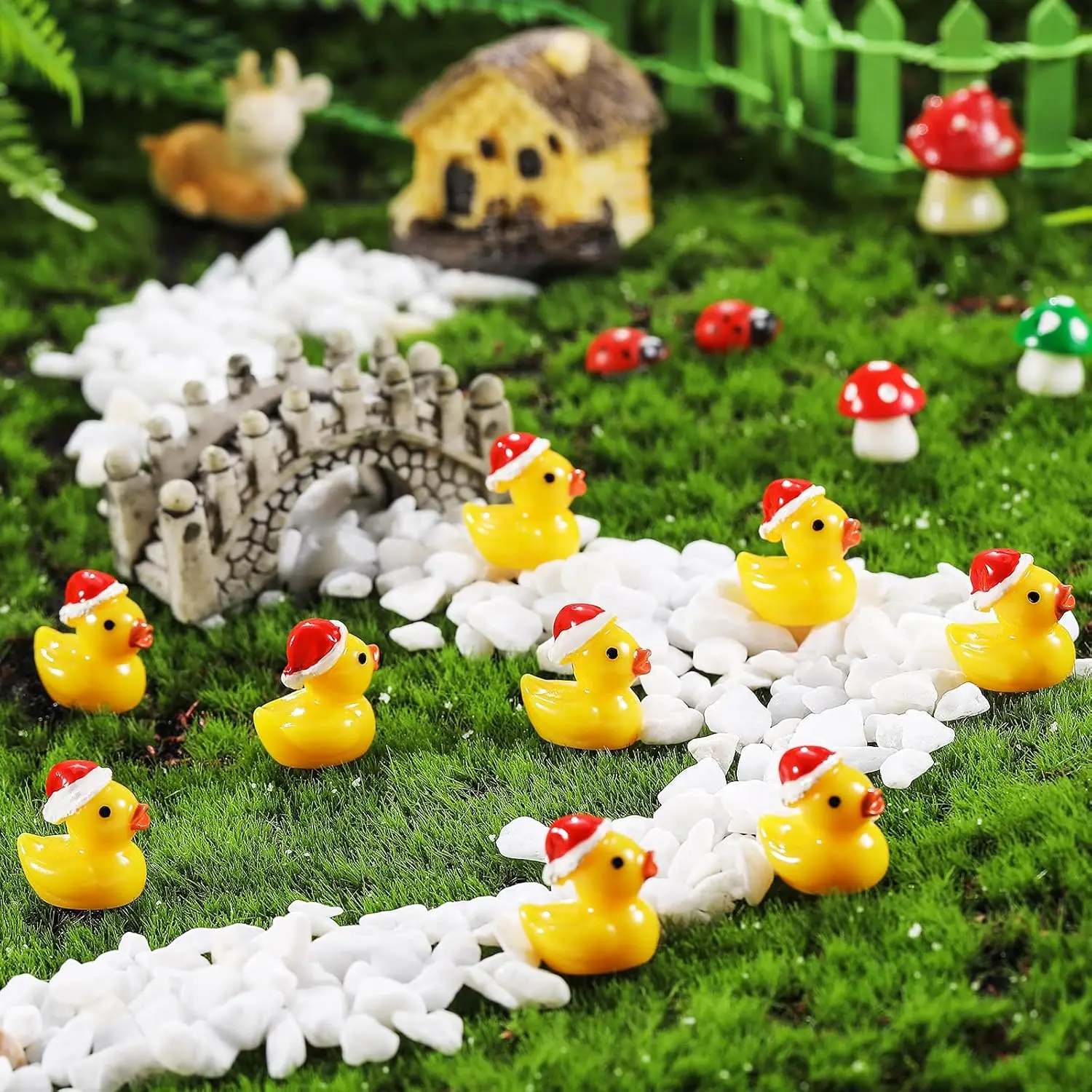 Mini patos de resina navideños, pequeños patos en miniatura con sombrero de Navidad, figuras para manualidades, juego de broma para el hogar, decoración de fiesta para casa de muñecas, 100/50 Uds.
