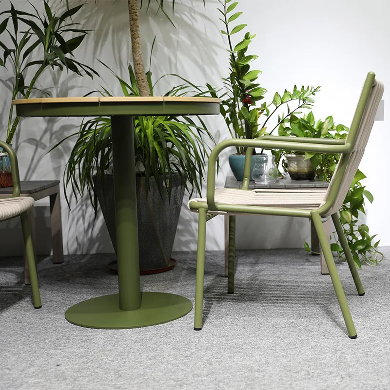 Customizable outdoor tables and chairs