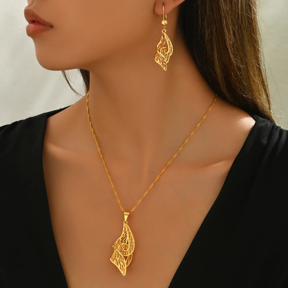 Новые женские серьги и ожерелья 2025 года, универсальный и высококачественный комплект