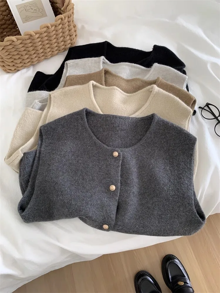 Gold Buckle Round Neck Knitted Vest Women\'s Loose Slimming Spring Autumn Sweater Tops