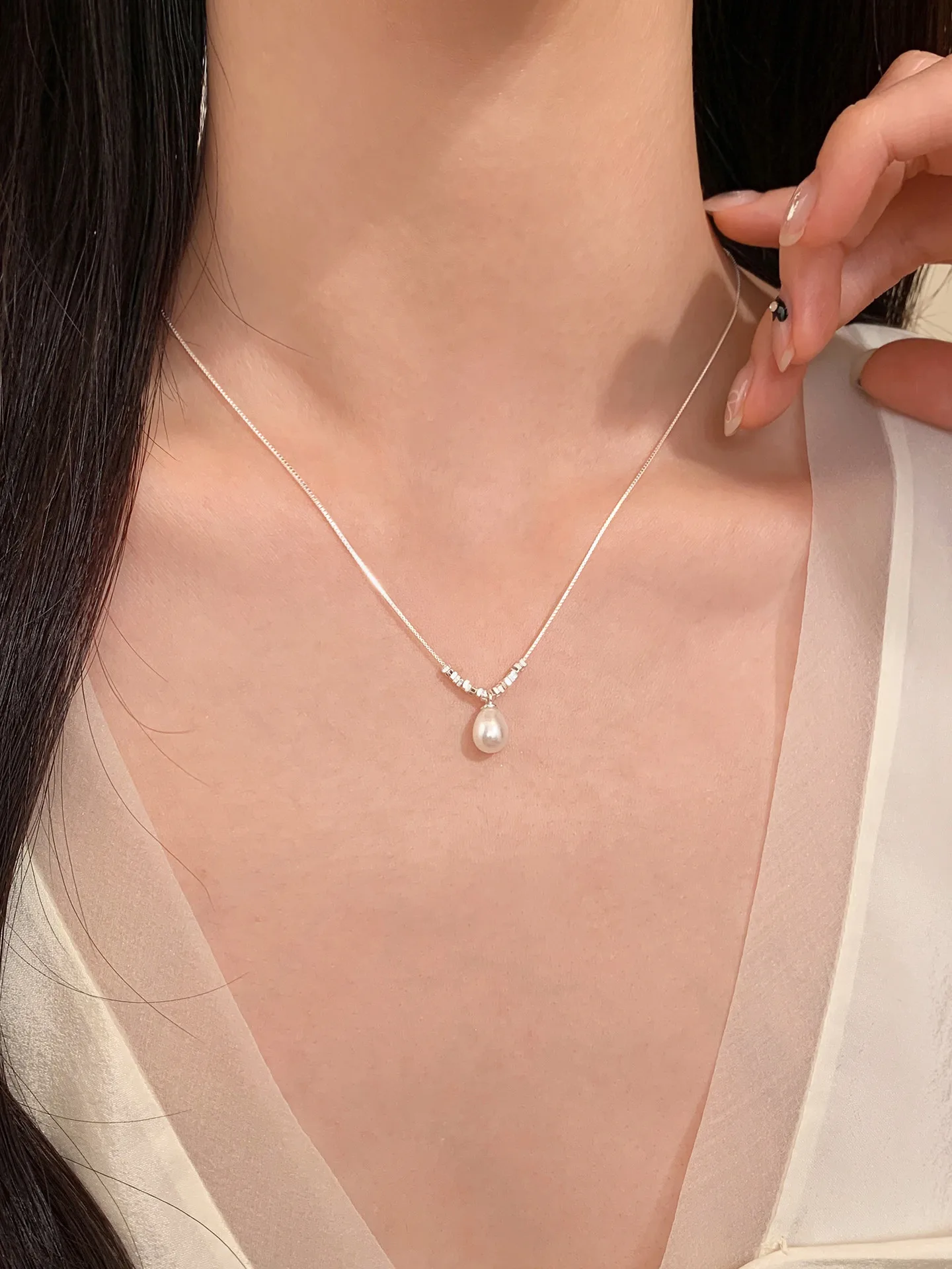 

S925 Sterling Silver Natural Freshwater Pearl Crushed Silvers Necklace Women's Premium Sense Stacked Wear Niche Clavicle Chain