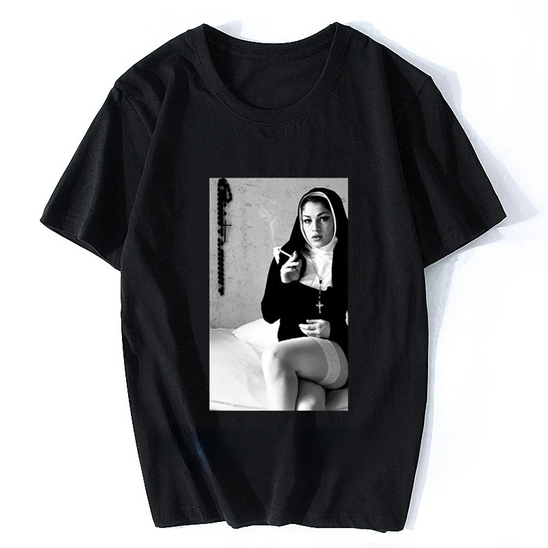 Sexy Nun Smokeing Men Clothing Cross The Happiness Is Have My Tshirt Harajuku Retro T Shirt Unisex Tee Fashion Women Casual Tops