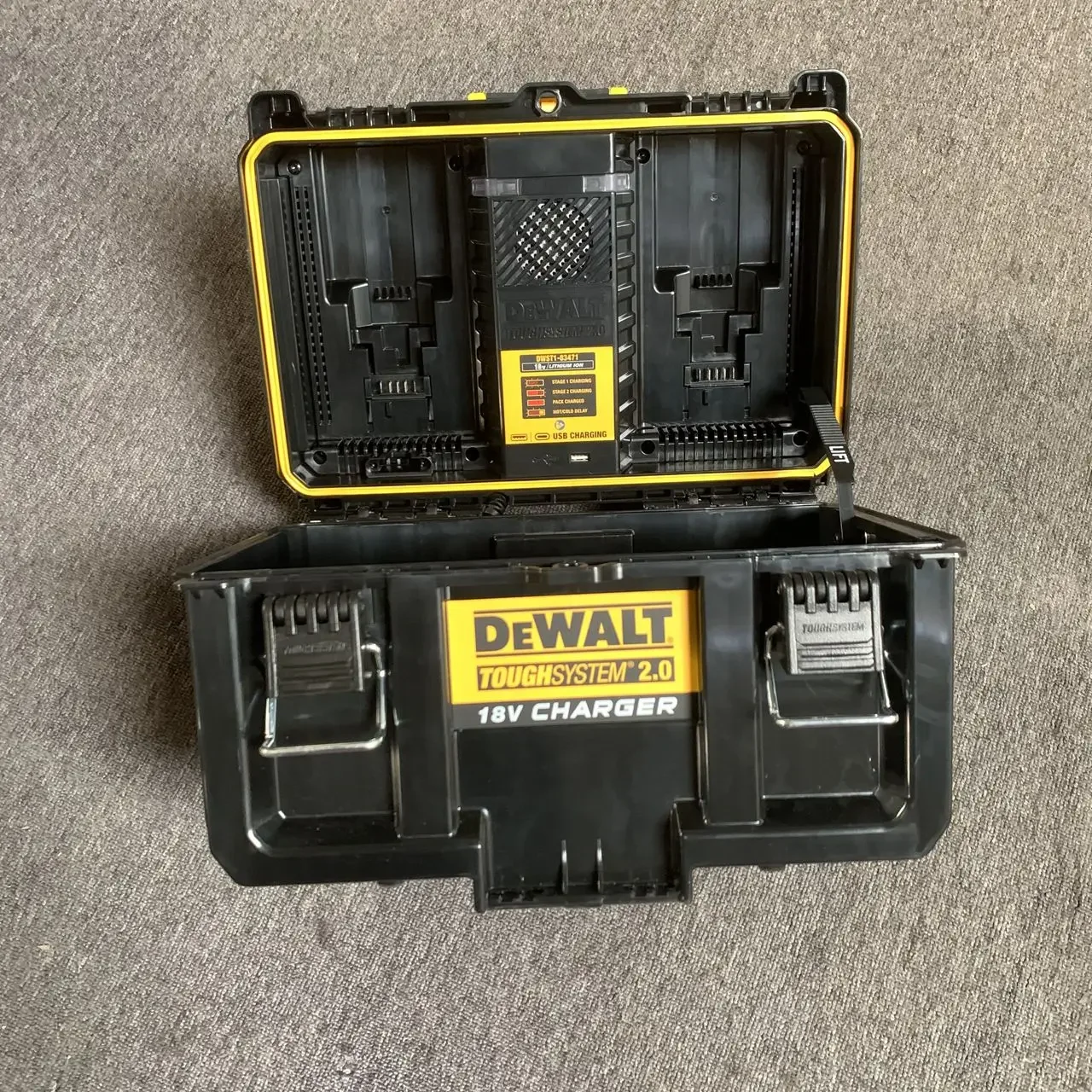 DeWalt DWST1-83471 Toughsystem 2.0 Battery Charger Box 18 / 54v XR USB Charge 20 / 60V  DWST83470-GB Charge  second-hand