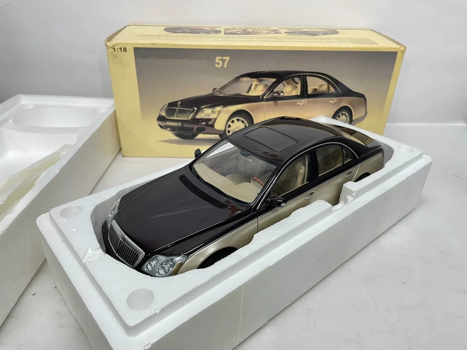

Autoart 1:18 Mayba 57, моделирование красного шампанского, ограниченная серия, все открытые металлические статические модели автомобиля из сплава, игрушка в подарок