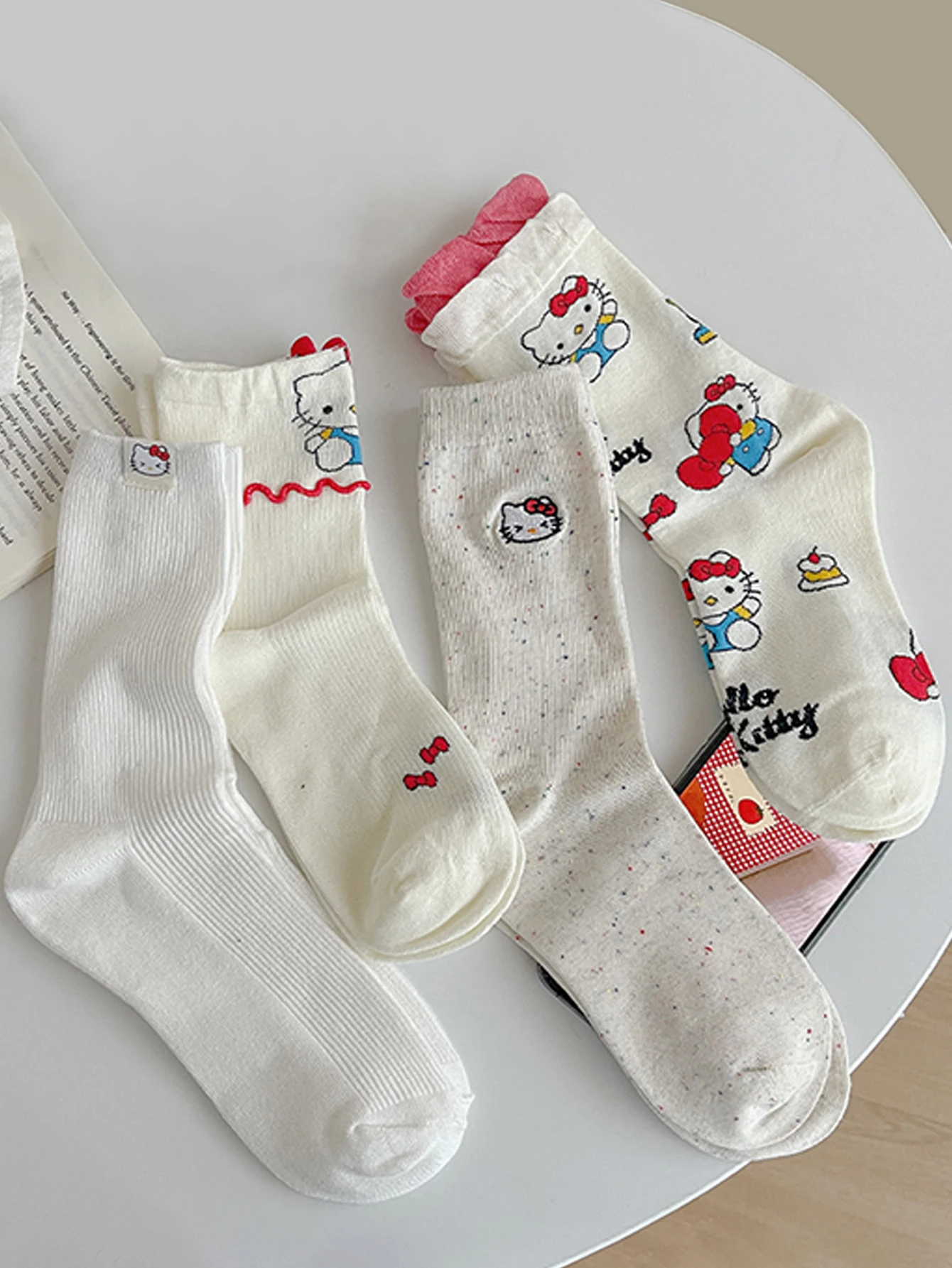 

4 Pairs miniso Korean version ballet style sanrio Cartoon pattern Hello Kitty Cute and sweet Women's Mid-Calf Socks
