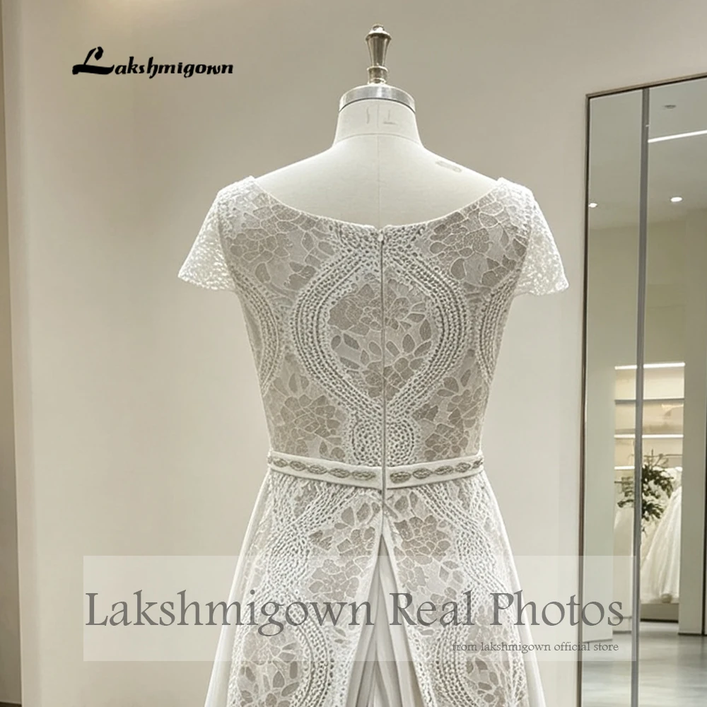Lakshmigown Boho Spitzen-Chiffon-Hochzeitskleid mit Bateau-Ausschnitt, kurzen Ärmeln, perlenbesetzter Schärpe, A-Linie, Schleppe, Brautkleid nach Maß – Detail 8