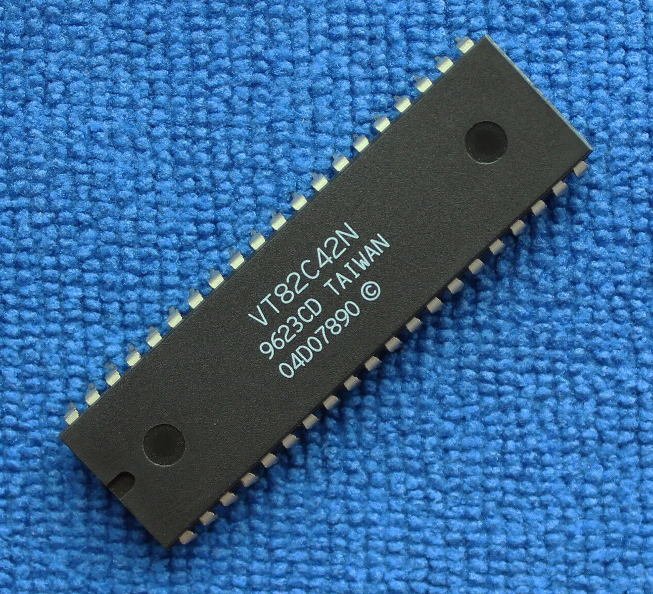 1pcs/lot New VT82C42 VT82C42N DIP-40 82C42