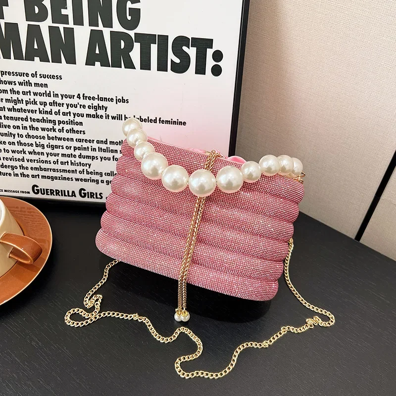

2024 Bling Rhinestone Bucket Bag French Evening Purse Wavy Chain Sparkling Pearls Women's Luxury Party Wedding Accessory