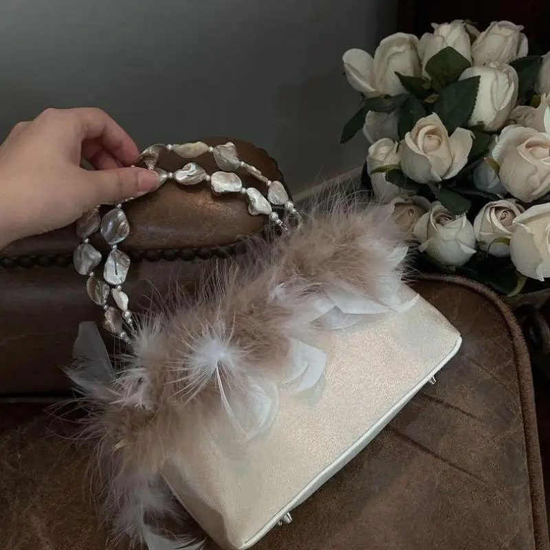 Light Luxury Fashion New Handmade Beaded Feather Shell Bag For Women Gorgeous And Elegant Temperament Dress Handheld Women's Bag