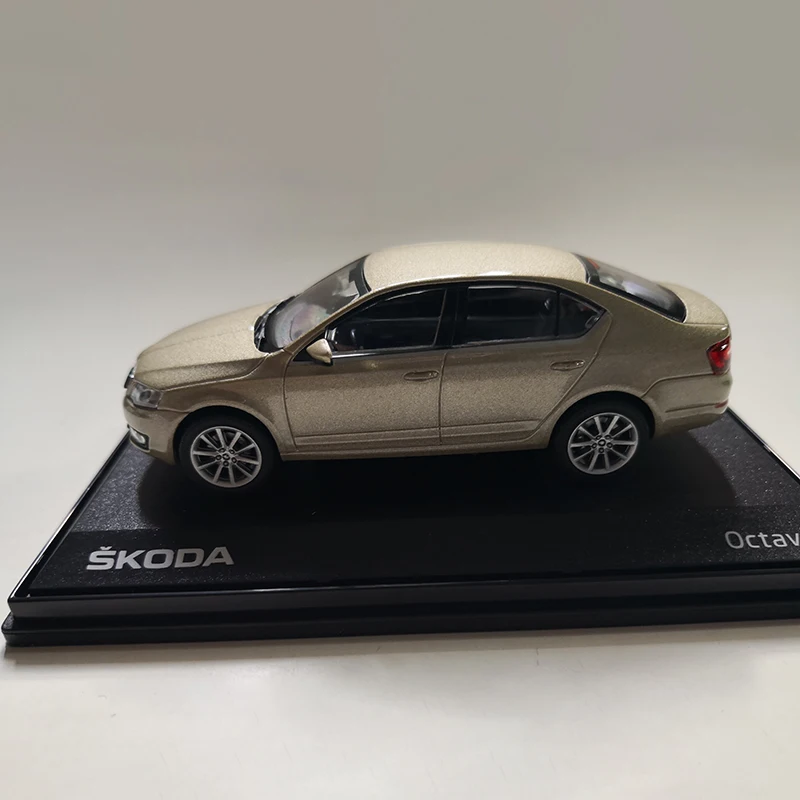 1:43 Scale Skoda Octavia Simulation Alloy Car Model Diecast Vehicle Collectible Souvenir Boys Toys