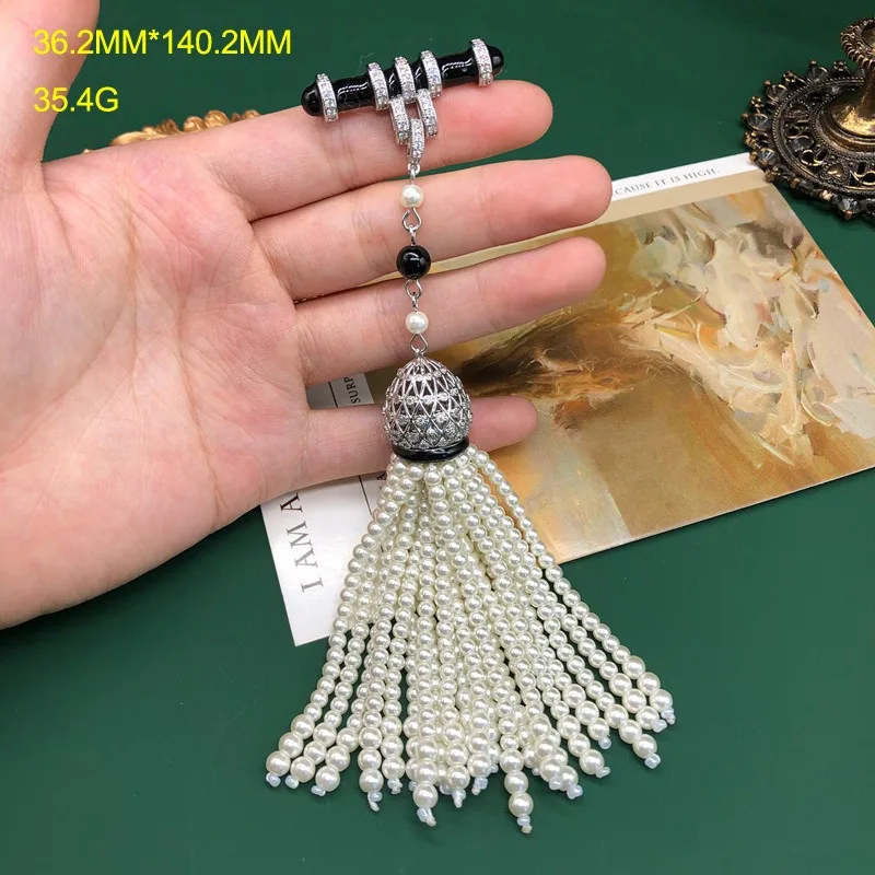 

Western Medieval Jewelry Brooch Pearl Fringed Pendant Copper Hat Inlaid with Zircon Black Enamel Design Retro Pin