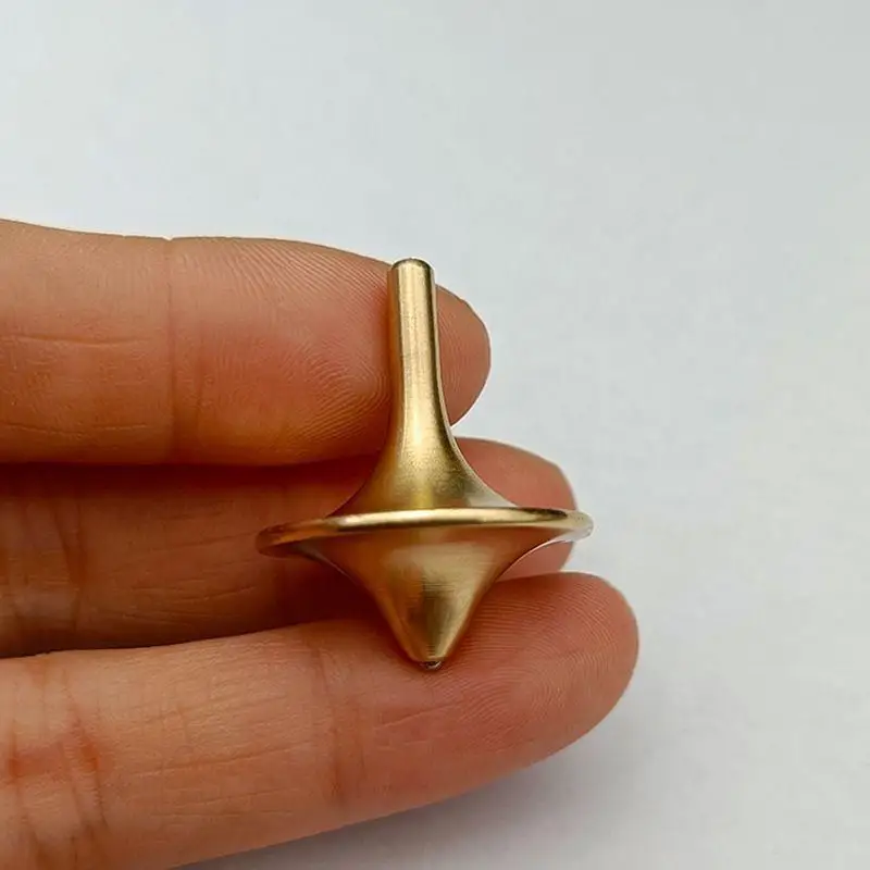 Giroscopio con punta delle dita in ottone, giocattolo di decompressione interamente in rame, metallo in rame puro, mini giocattolo