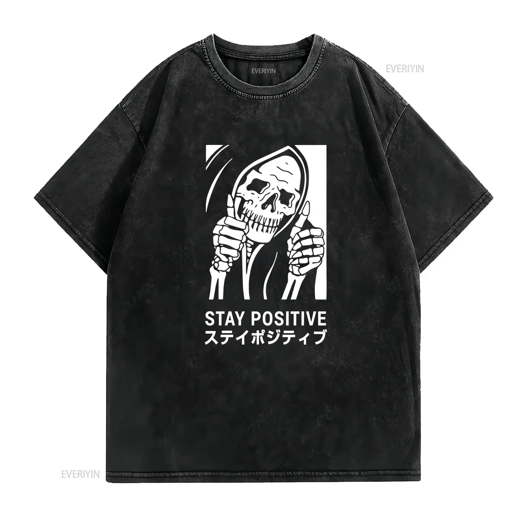 Maglietta Stay Positive Teschio della Mietitrice con testo giapponese Estetica alternativa gotica streetwear umorismo vintage