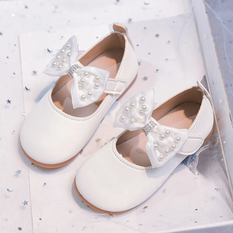

Повседневная обувь для маленьких девочек, мягкие кожаные туфли-балетки с бантом, белые, для свадебных торжеств, модные туфли Мэри Джейн для малышей и детей, размеры 21-30