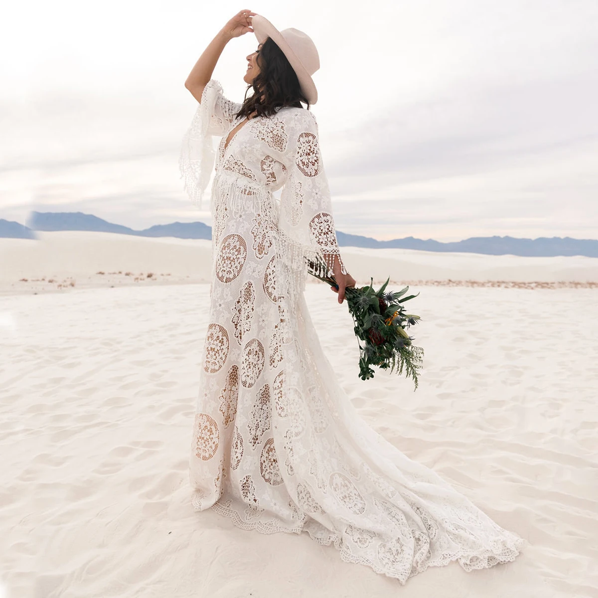 Abito da sposa premaman in pizzo Boho personalizzato Beach Elopement Plus Size Maniche lunghe svasate Una linea Abiti da sposa con scollo a V senza schienale