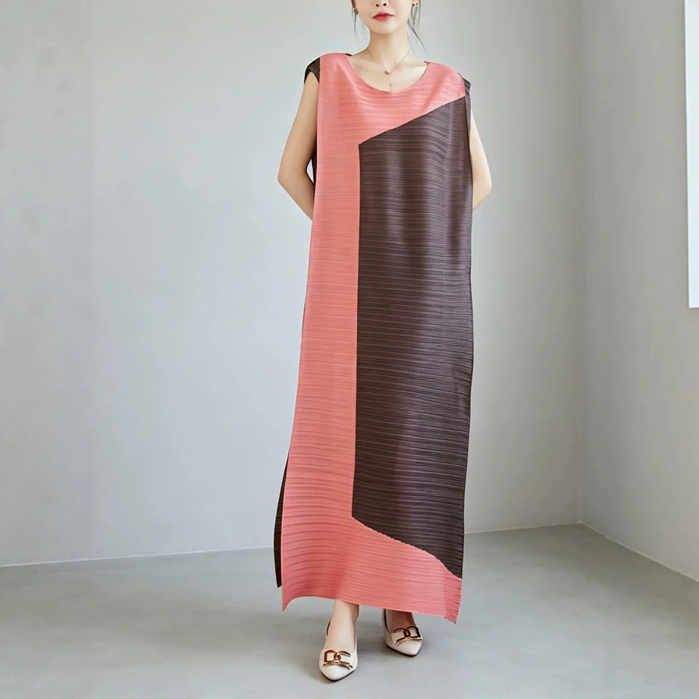 

Fold Miyake Pleated Women Colorblock Sleeveless Maxi Dress Loose Fit Casual Elegant Summer Vacation Chic Long Dress New Arrival