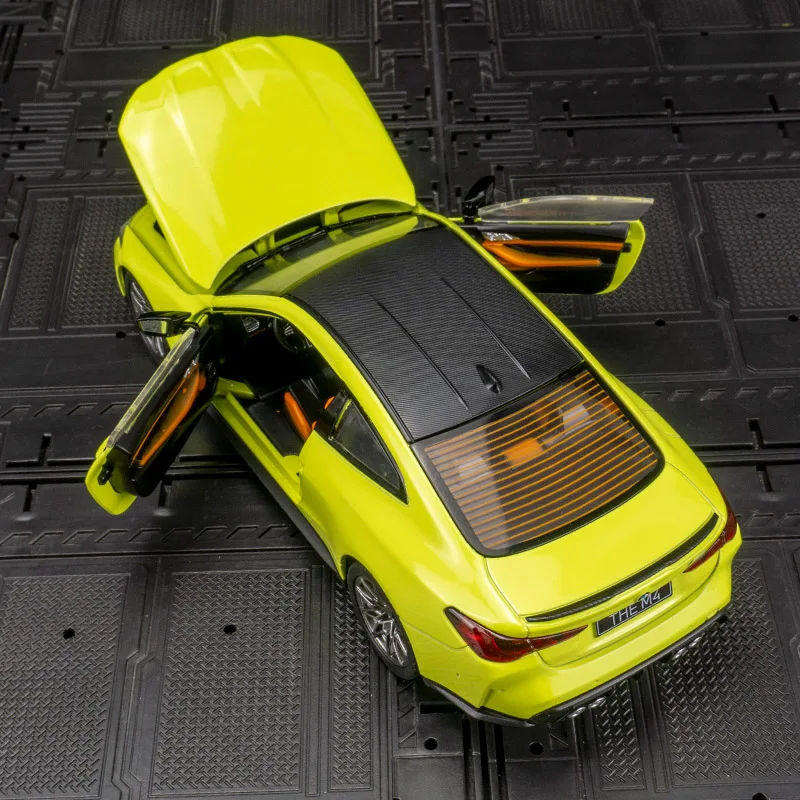 CCA 1:23 BMW M4 G82 alloy car model ornament children's toy car with simulated sound and lighting functions